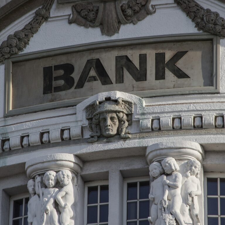 bank-2907728_1920